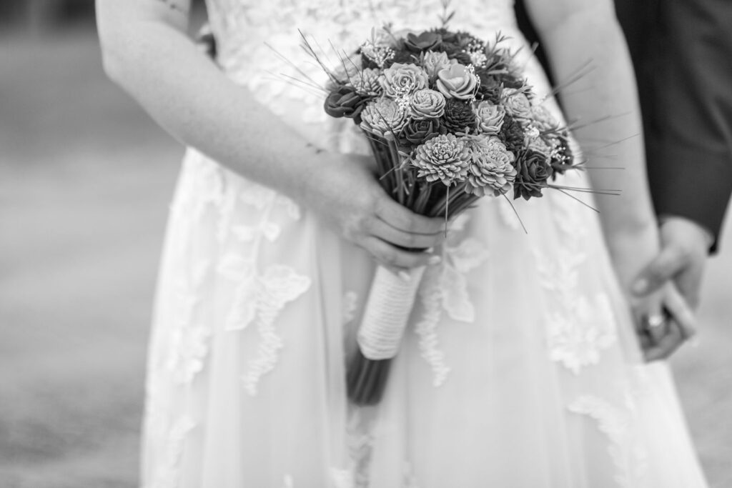 details photos of brides bouquet