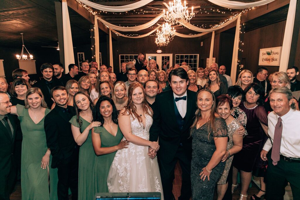 large wedding photo with all wedding guests at peach barn mims florida